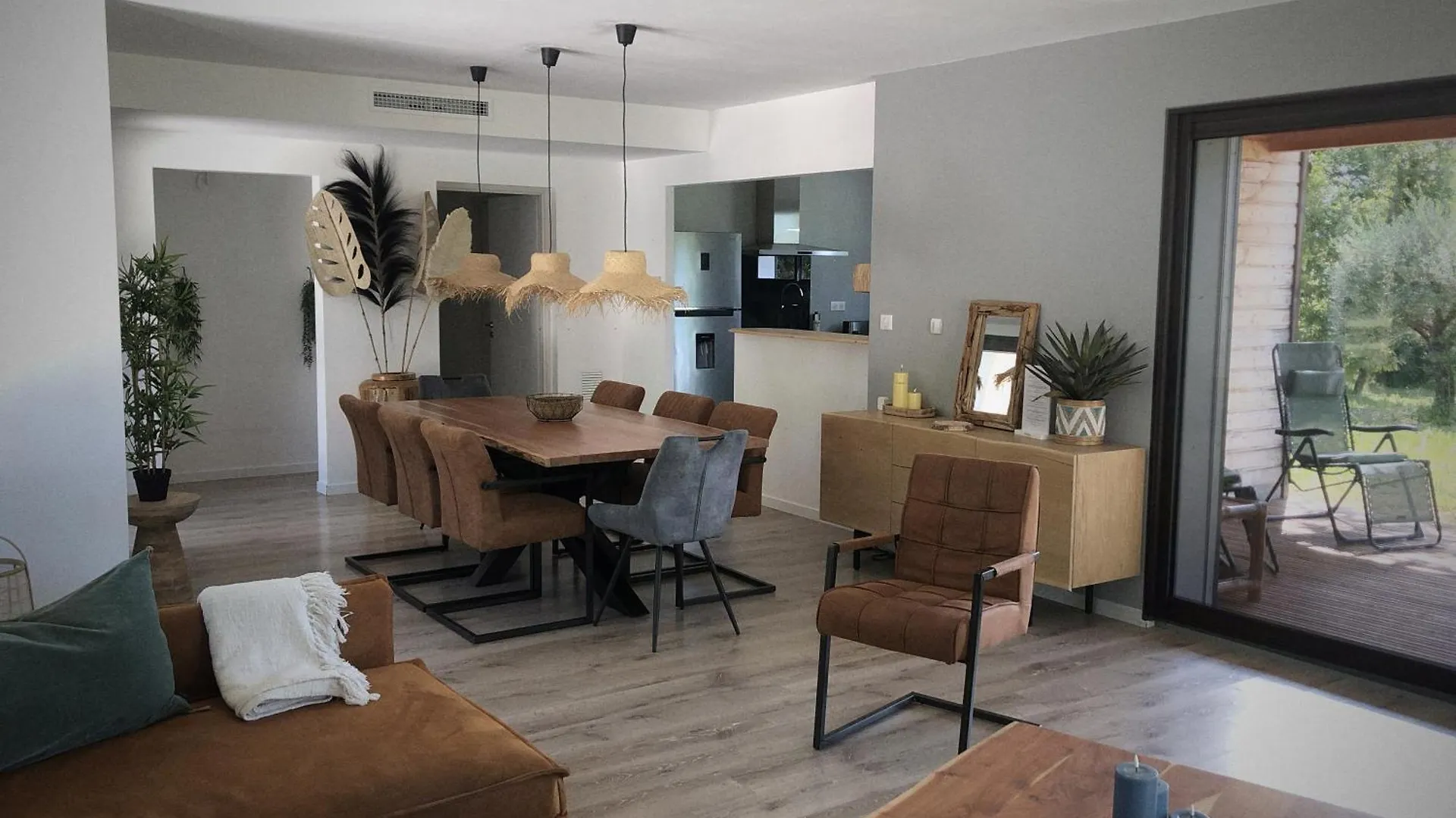 Maison Avec Terrasse En Bois Et Piscine Varaire Villa