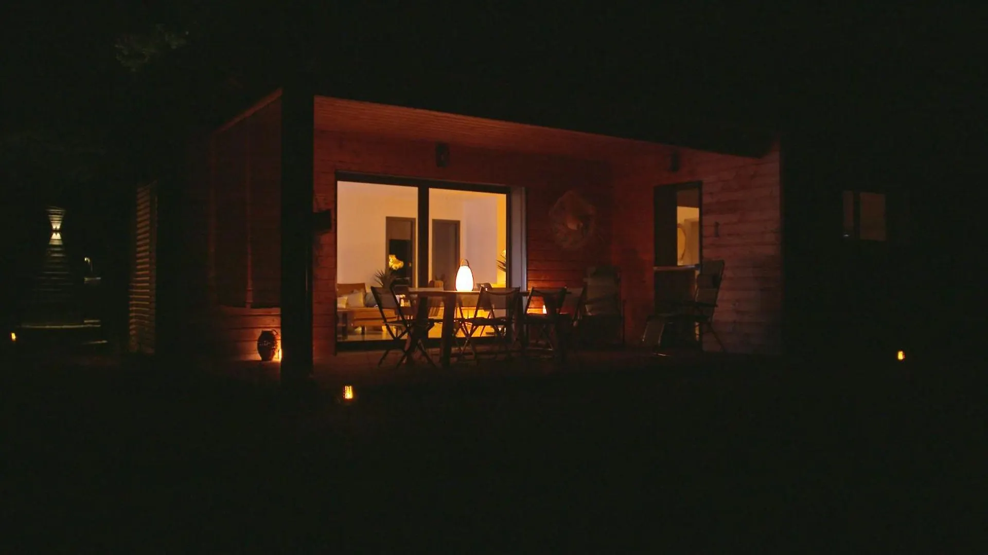 Maison Avec Terrasse En Bois Et Piscine Varaire 0*,