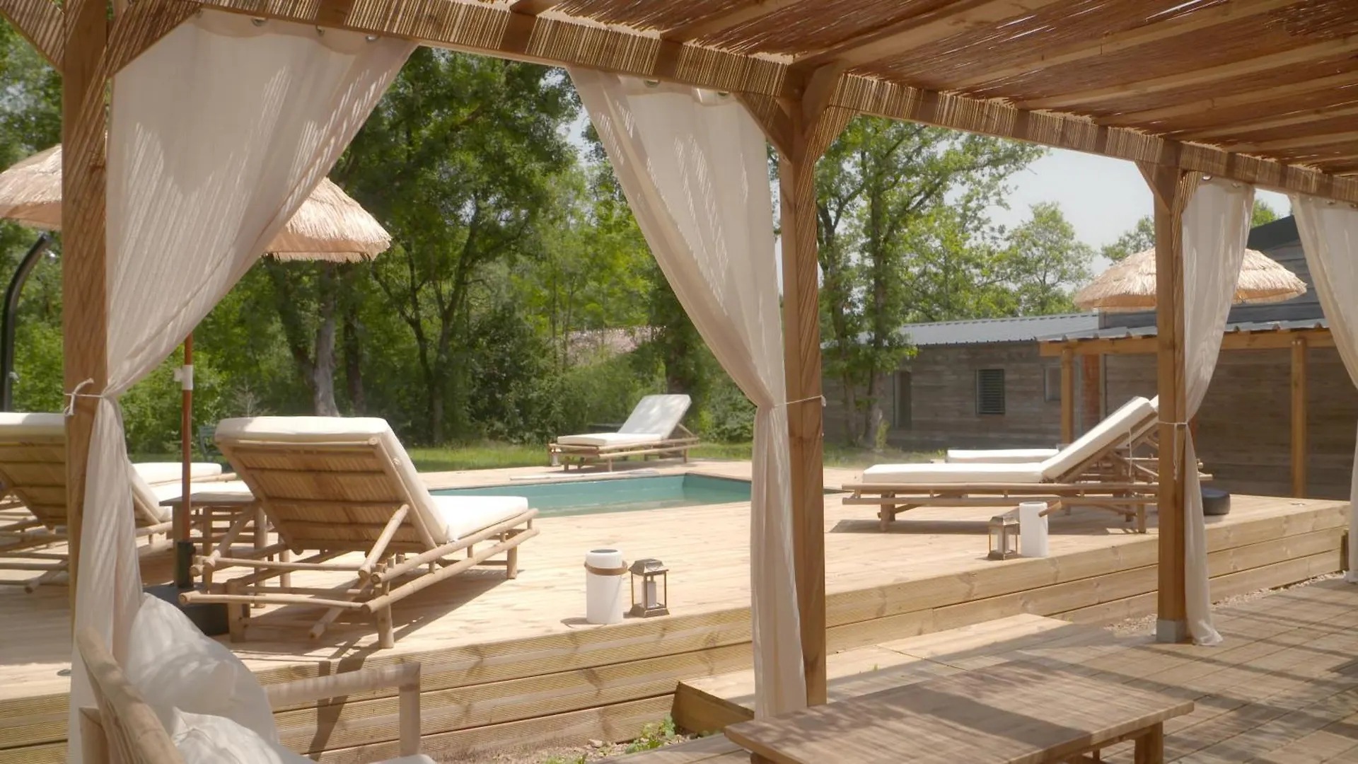 Maison Avec Terrasse En Bois Et Piscine Varaire Villa