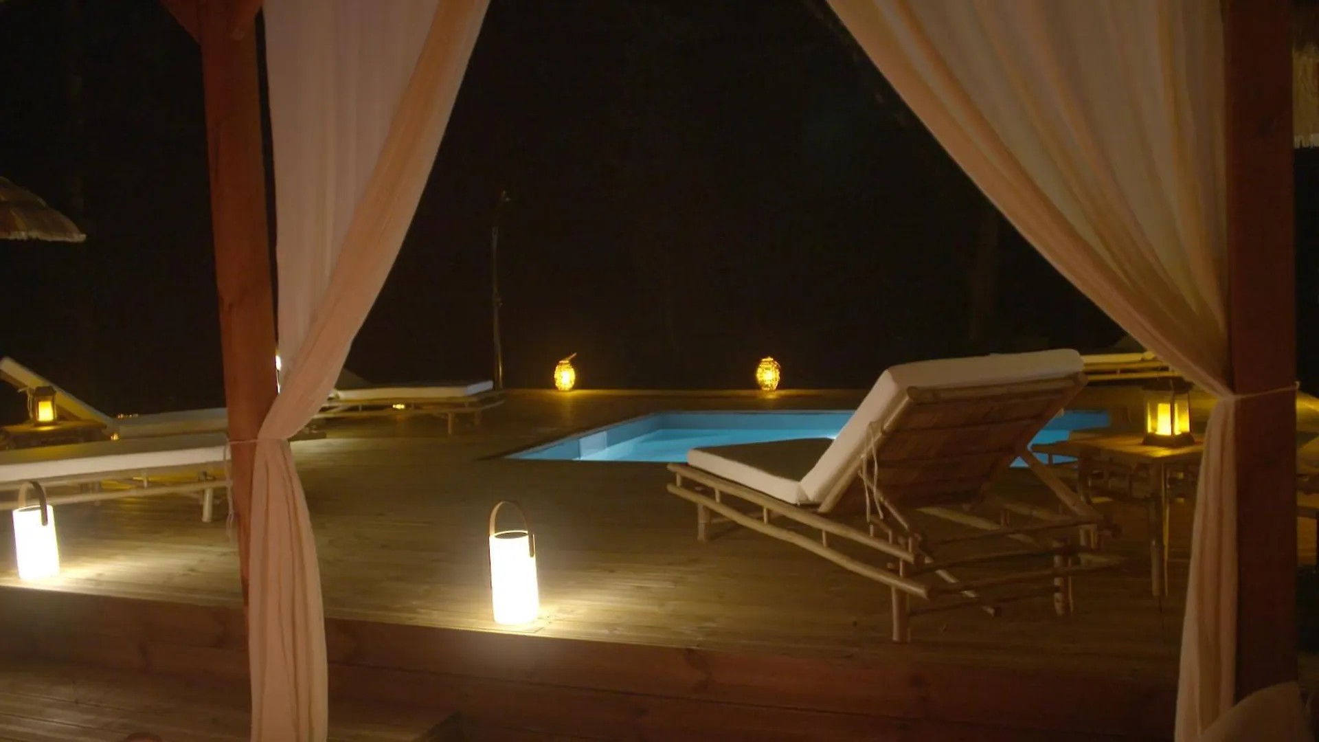 Maison Avec Terrasse En Bois Et Piscine Varaire